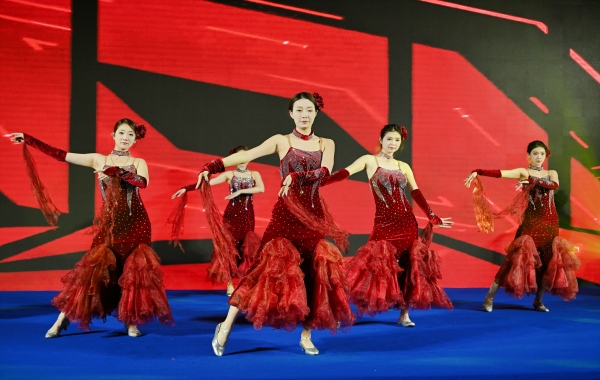 万里奔腾·共赴山海 成都乐山商会第三届第三次理事会暨2026新春年会成功举办