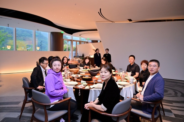 月圆人团圆，携手创未来——成都乐山商会第三届第四次理事会暨中秋茶话会圆满举行